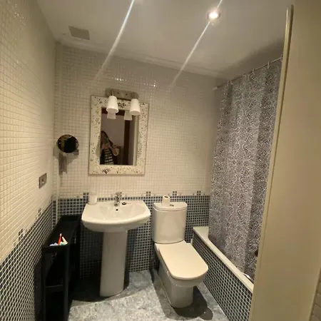 Quiet & Bright Attic In Old Town 阿维莱斯